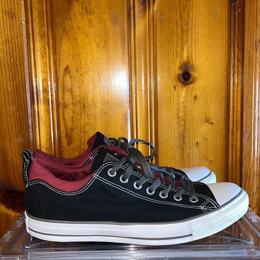 NWOT MENS CONVERSE SIZE 10